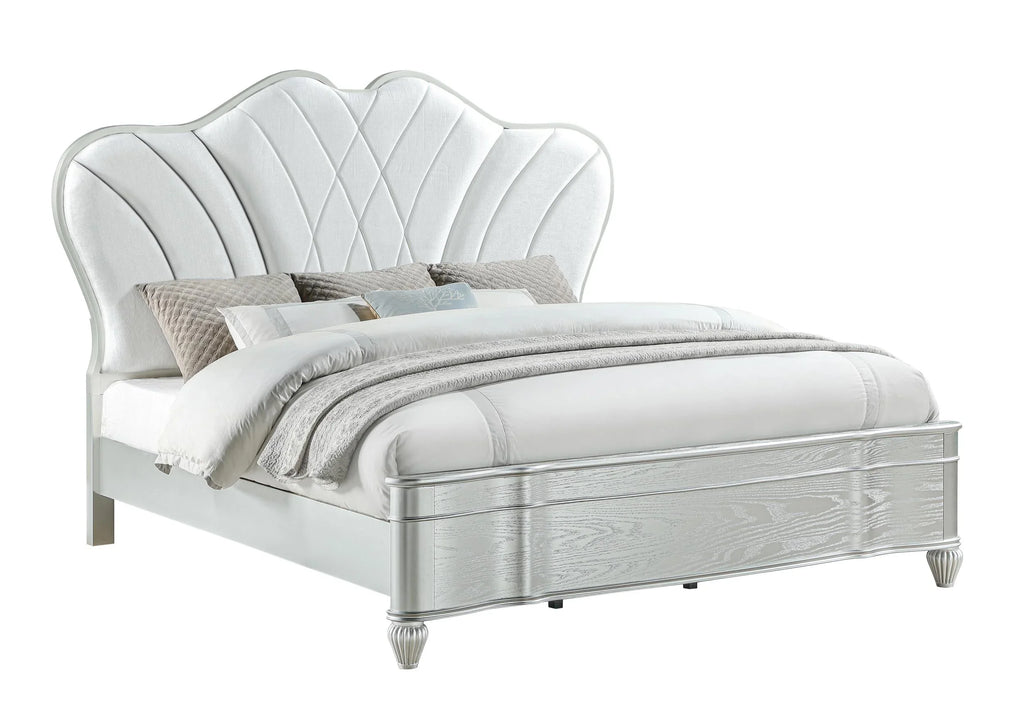 Eros King 4PC Bedroom Set with Manufactured Wood & Tufted Detailing in Silver