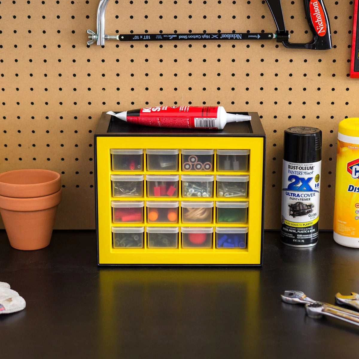16 Drawer Parts Cabinet, Black/Yellow